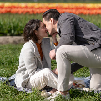 Couple kissing in a tulip field at Skagit Tulip Festival