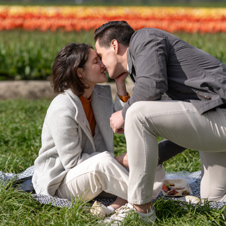 Couple kissing in a tulip field at Skagit Tulip Festival