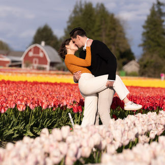 Couple kissing in a tulip field at Skagit Tulip Festival