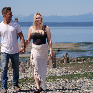 Jessica & Brian holding hands, Meadowdale Beach Park engagement photo