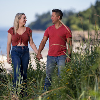 Jessica & Brian holding hands, Meadowdale Beach Park engagement photo