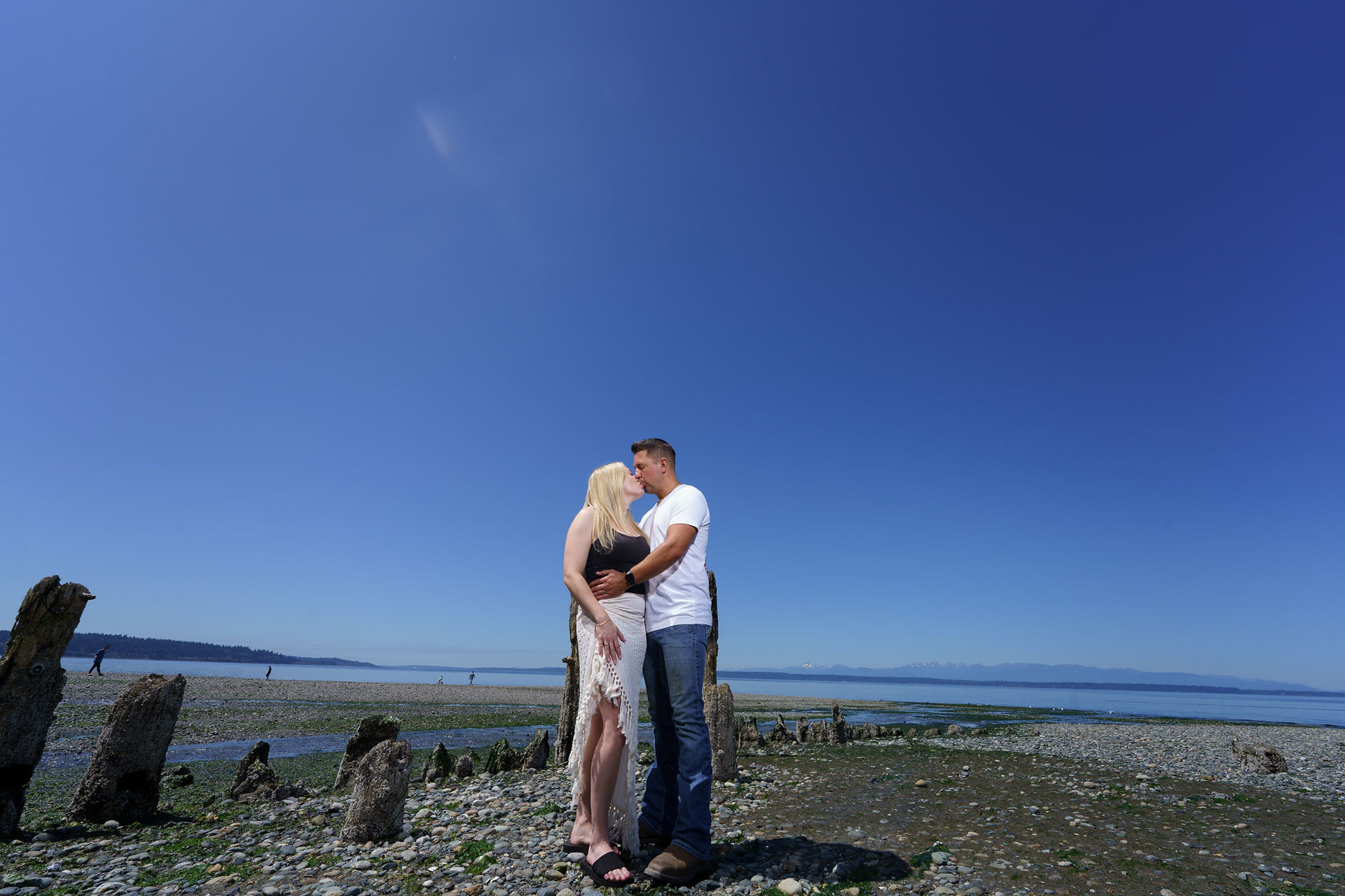 Couple kissing at Meadowdale Beach Park