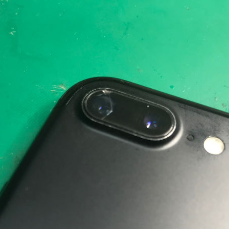 【iPhone修理】割れてしまったiPhone7 Plusのカメラレンズを修理しました。