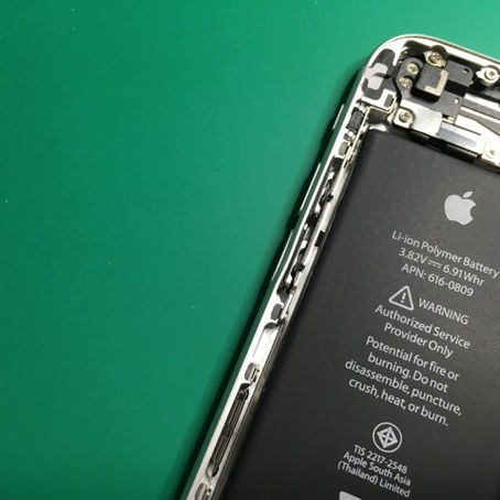 iPhoneのボリュームボタンが凹んで押されっぱなし。iPhone6ボリュームボタン修理