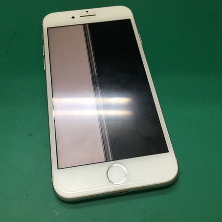 iPhone7の画面が半分表示されなくなりました。液晶交換修理。