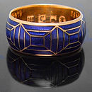 Beautiful 18k yellow gold wedding band with royal blue enamel