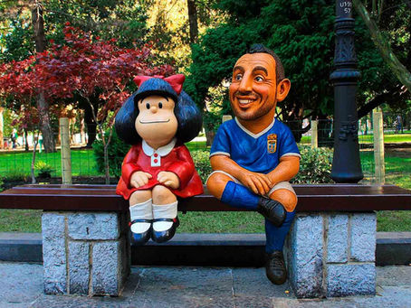 Oviedo pone una figura de Cazorla, junto a Mafalda, en el campo de San Francisco.