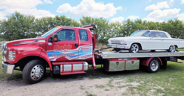 Bobs-Towing-Recovery-red-rig-white-antique.jpg