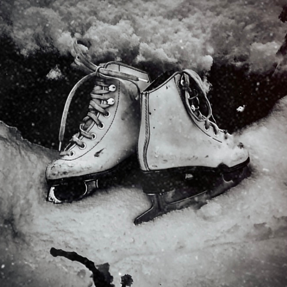 Black and White Photography Portfolio Photo Book.png