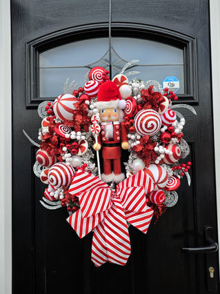 Best Artificial Christmas Decorations UK 2026 - Handcrafted Wreaths, Table Centrepieces.