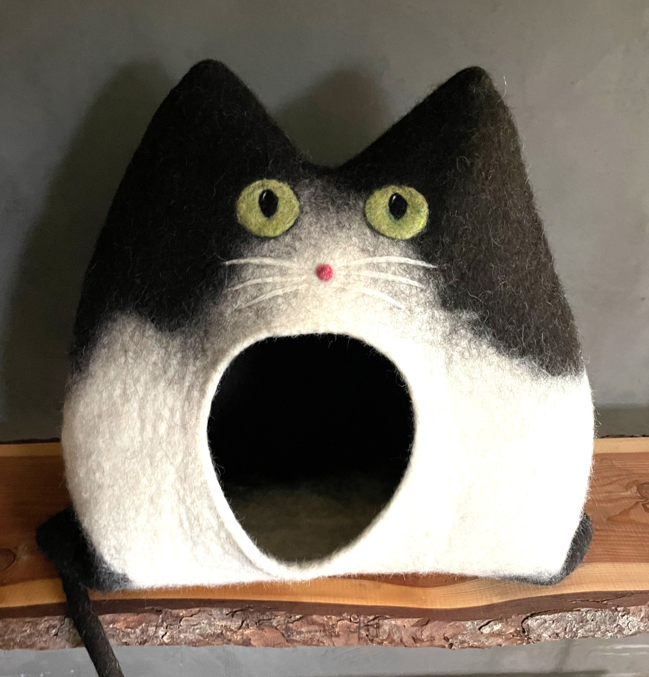 BILLIE schwarz/weiß mit offenen Augen