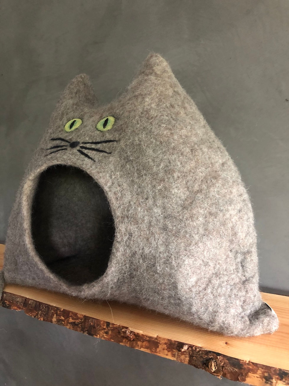 Thumbnail: MIEZI mit offenen Augen