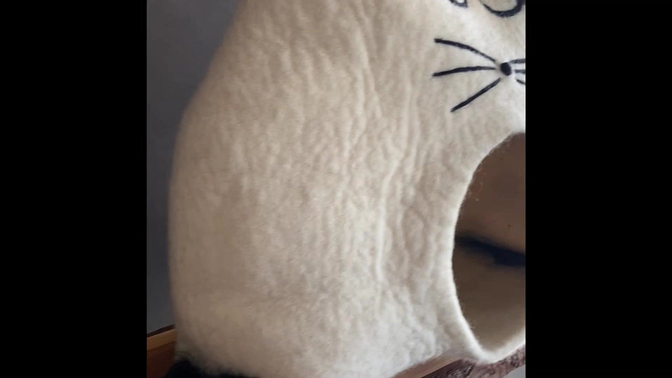 Thumbnail: FLECKI natural white with black spots