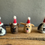 Thumbnail: Mini Glücksbringer-Wichtelhund mit Weihnachtsmütze
