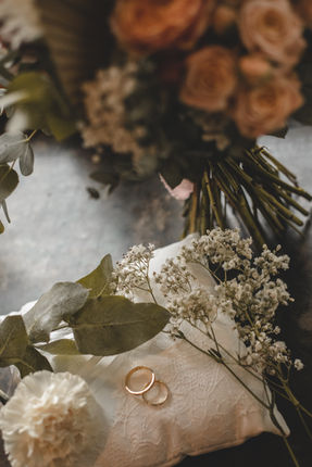Détails de la robe de mariée photographiés dans le Finistère