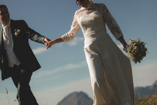 séance couple séance engagement dans les montagnes en haute savoie à chatel