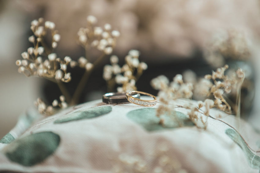 Moment d'émotion lors des préparatifs d'un mariage près de Brest
