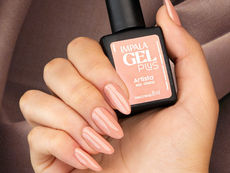 Cuidados ao tirar esmalte em gel em casa sem entragar as unhas