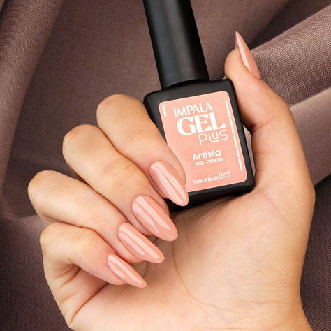 Cuidados ao tirar esmalte em gel em casa sem entragar as unhas