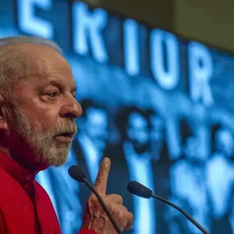 Não preciso ficar subordinado ao dólar, diz Lula