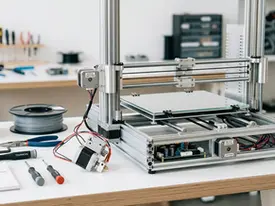 Structure d'une imprimante 3D : composants, rôles et technologies