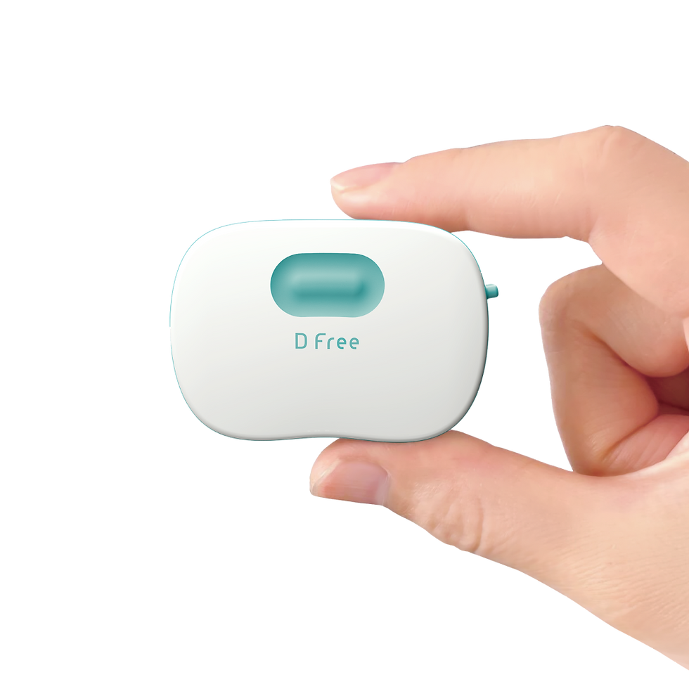 排尿予測デバイス「DFree Slim」の白と緑の本体を、指で持って大きさを示した公式製品写真。