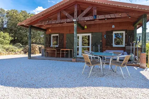 Une salle commune pour se rassembler en groupe ou tout simplement jouer , lire , regarder la télévision ...
