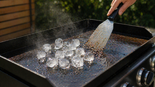 Nettoyer une plancha ou un barbecue avec des glaçons : méthode simple et efficace