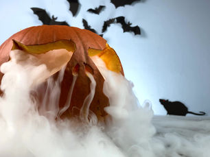 Cocktails fumants pour Halloween avec de la glace carbonique