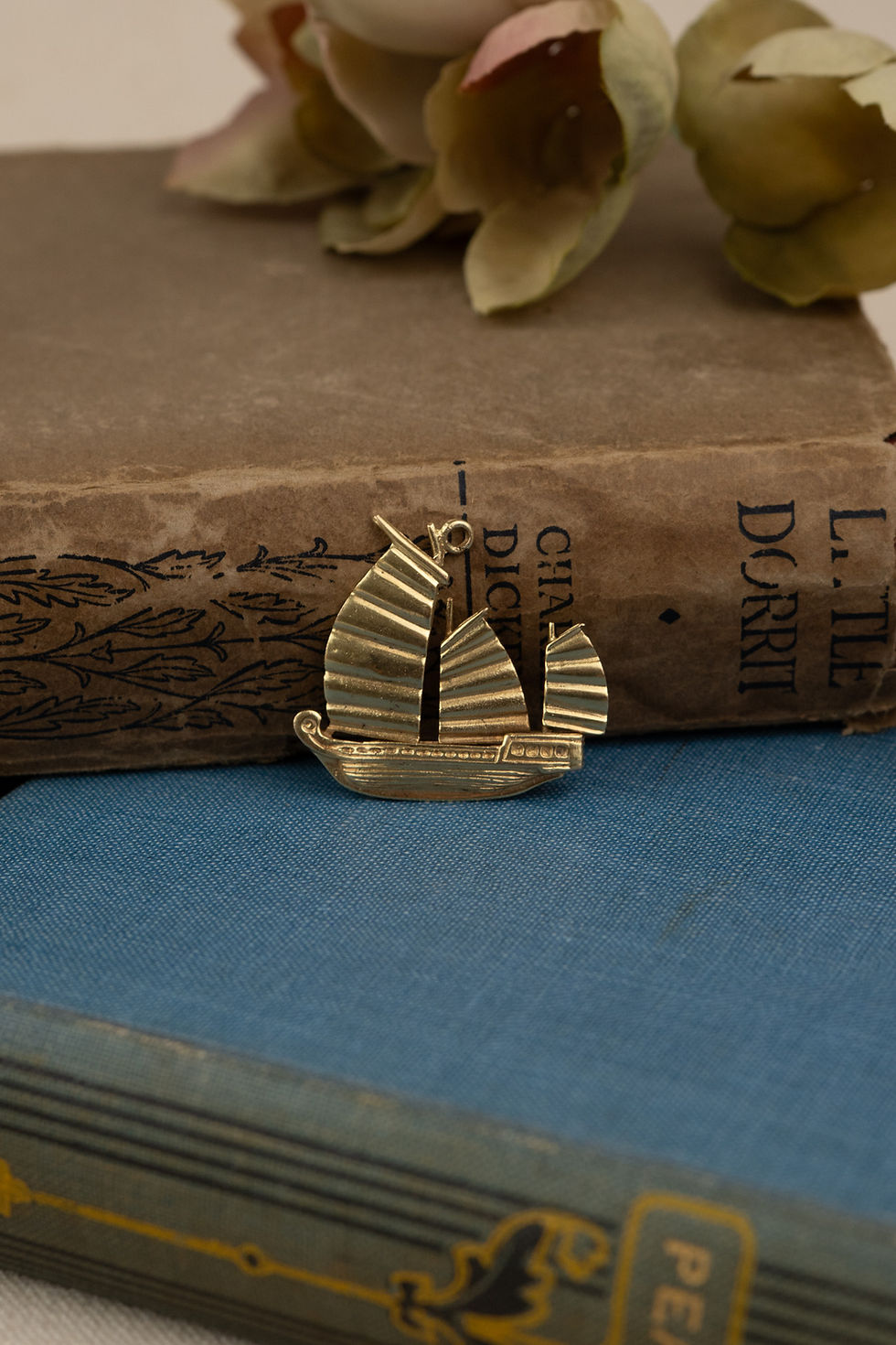 LARGE VINTAGE 9 CT GOLD CHINESE JUNK BOAT CHARM