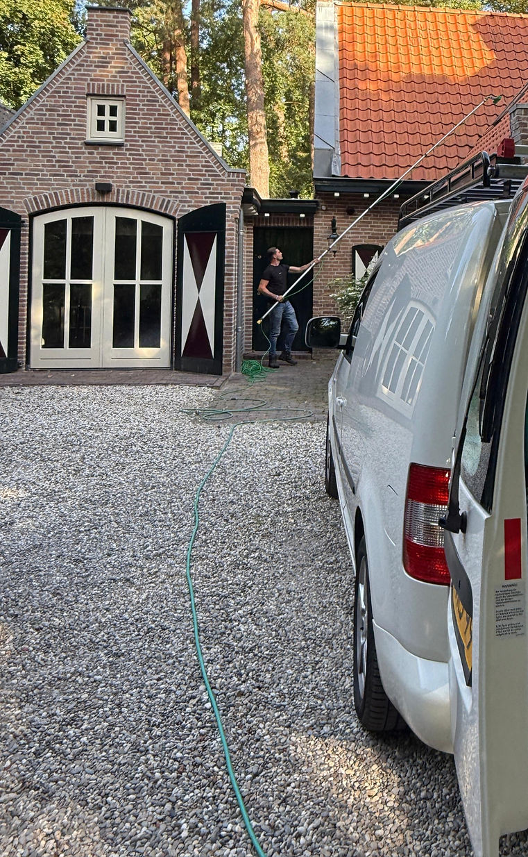 WhatsApp Image 2025-10-05 at 21.07_edited.jpg