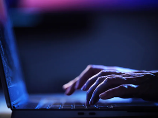 Os perigos dos golpes prometendo limpeza de nome nas redes sociais e como se proteger