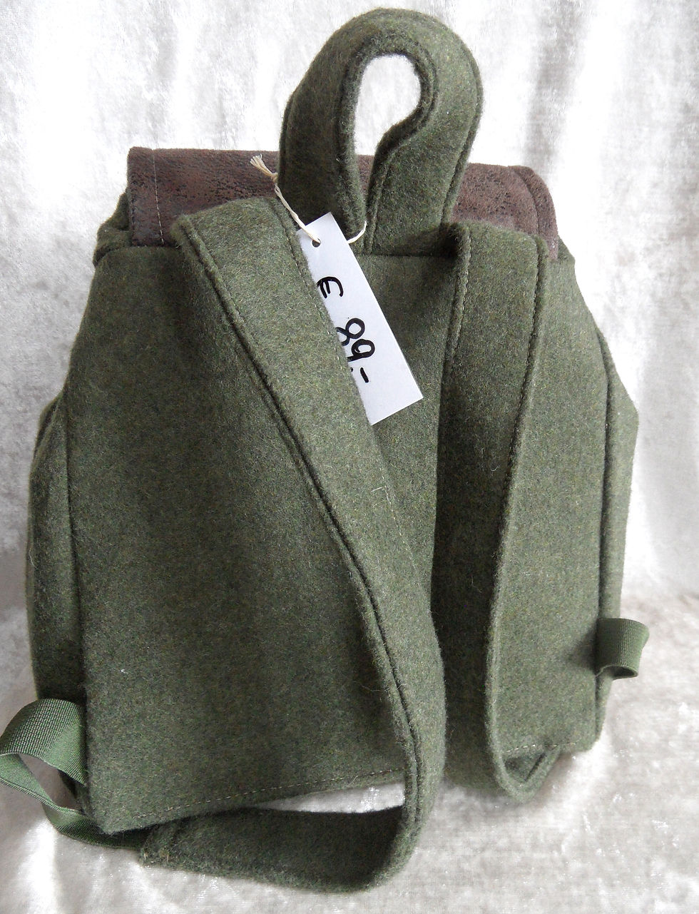 Miniaturbild: Rucksack Jäger-grün, Metall-Applikation eckig