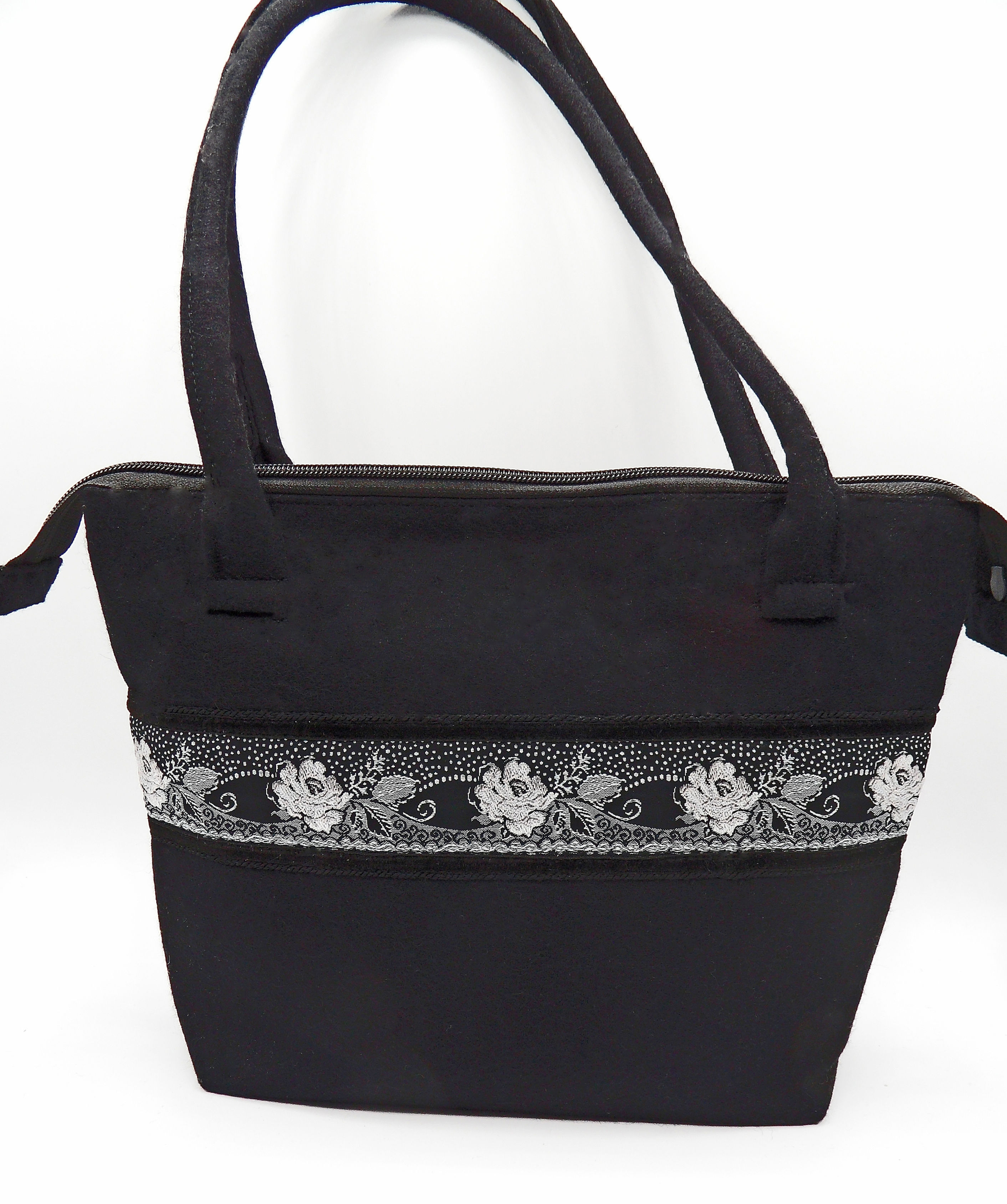 Mittelgroße Henkeltasche mit edlem Rosenband