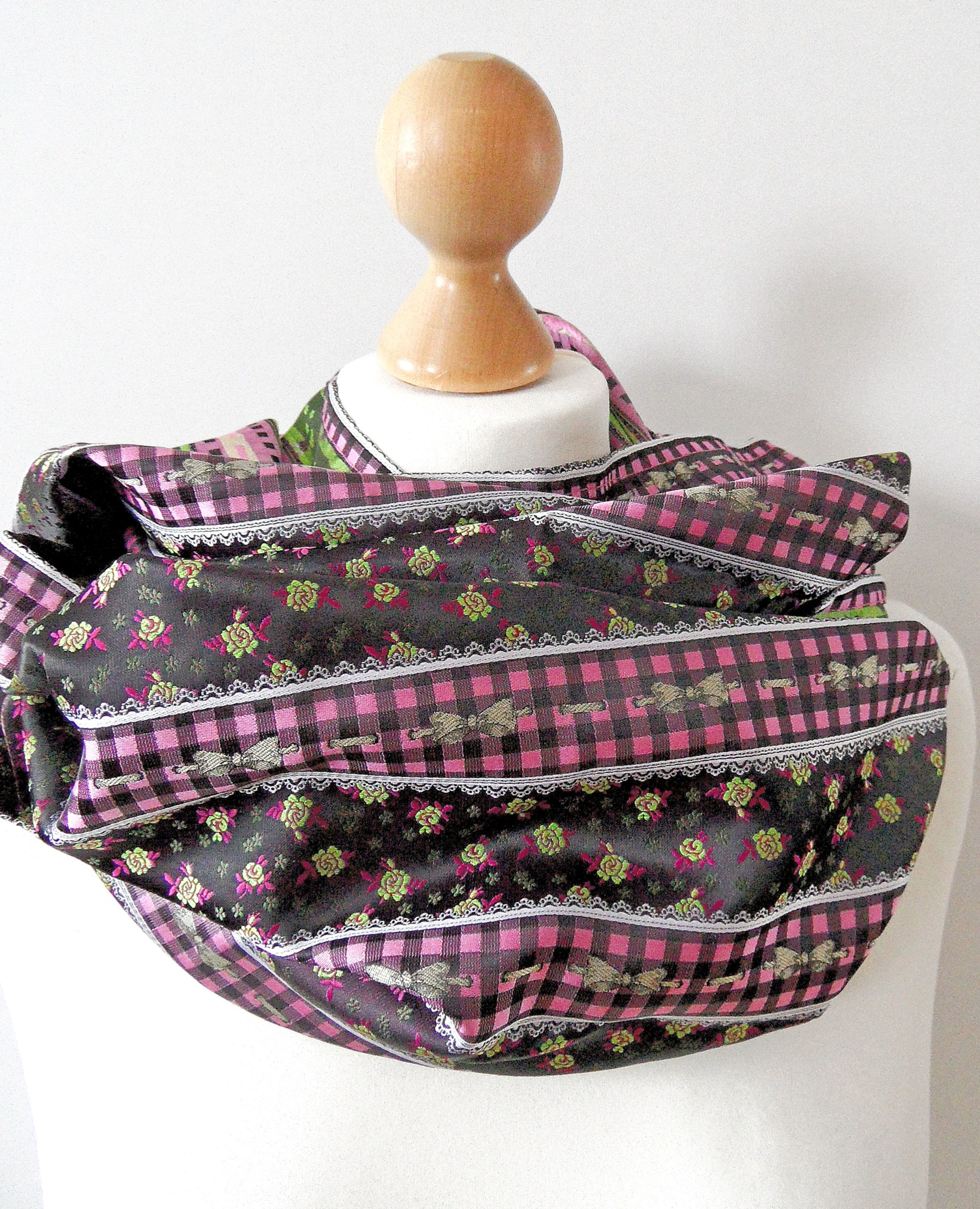 Loop-Schal Blumen und Streifen