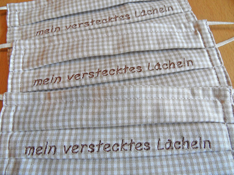 Miniaturbild: Masken-Stickerei : "mein verstecktes Lächeln"