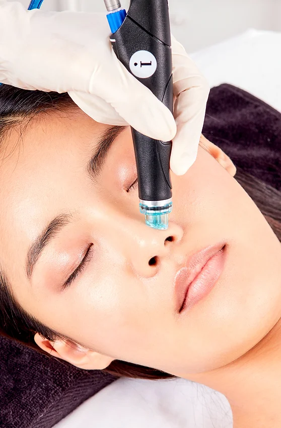 HydraFacial_Serin_TealTip_Treatment_0747.webp