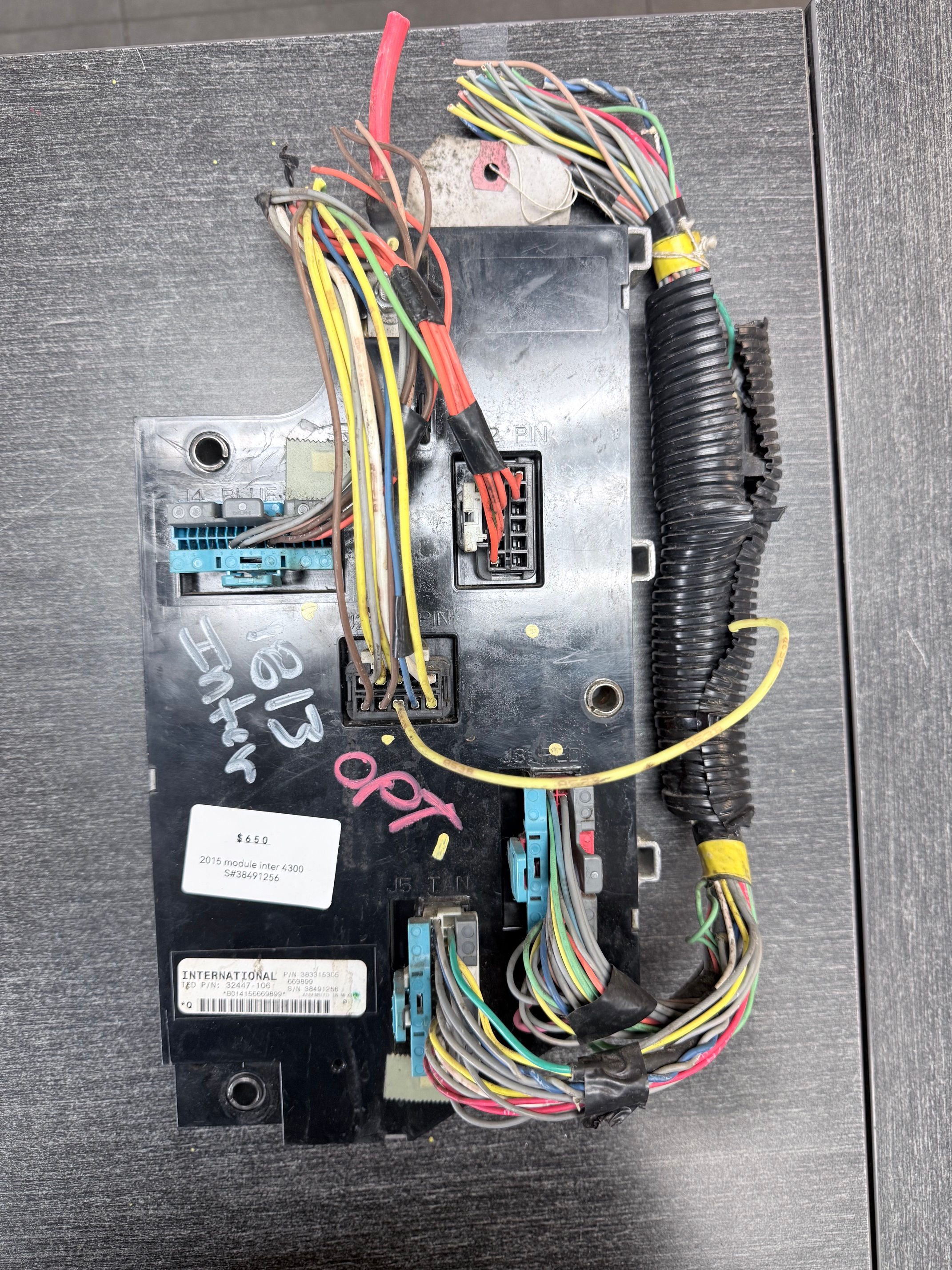 International 4300 Body Control Module BCM Chassis Electrical Module 3833163C5 w