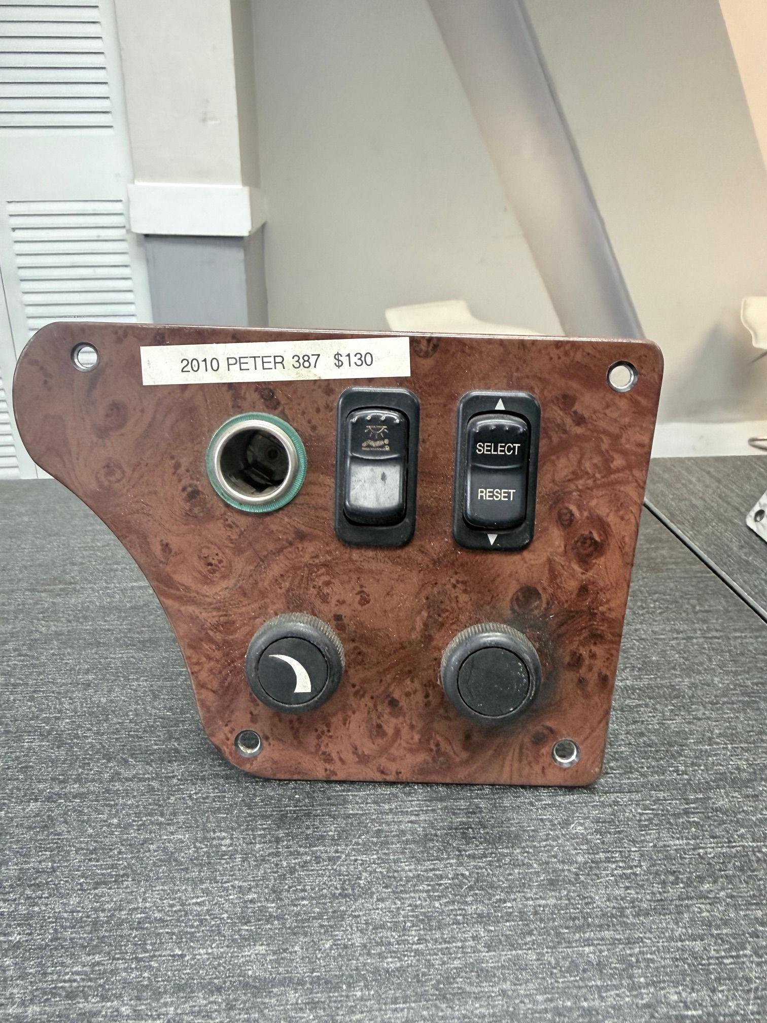 Peterbilt 387 Woodgrain Dash Switch Panel Select Reset Cigarette Lighter 17-0501