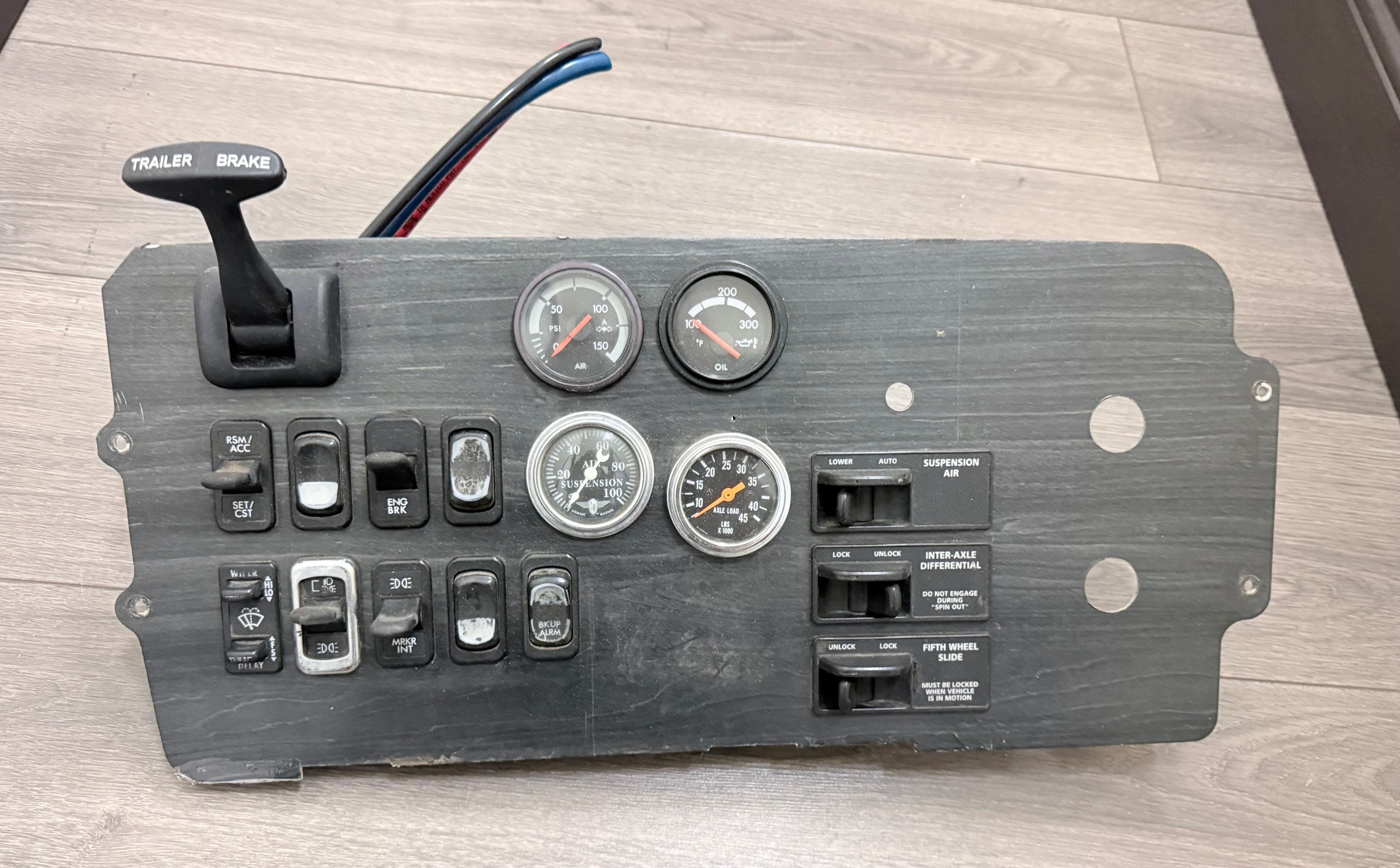 Freightliner Columbia Dash Switch Panel Trailer Brake Gauges OEM K24767