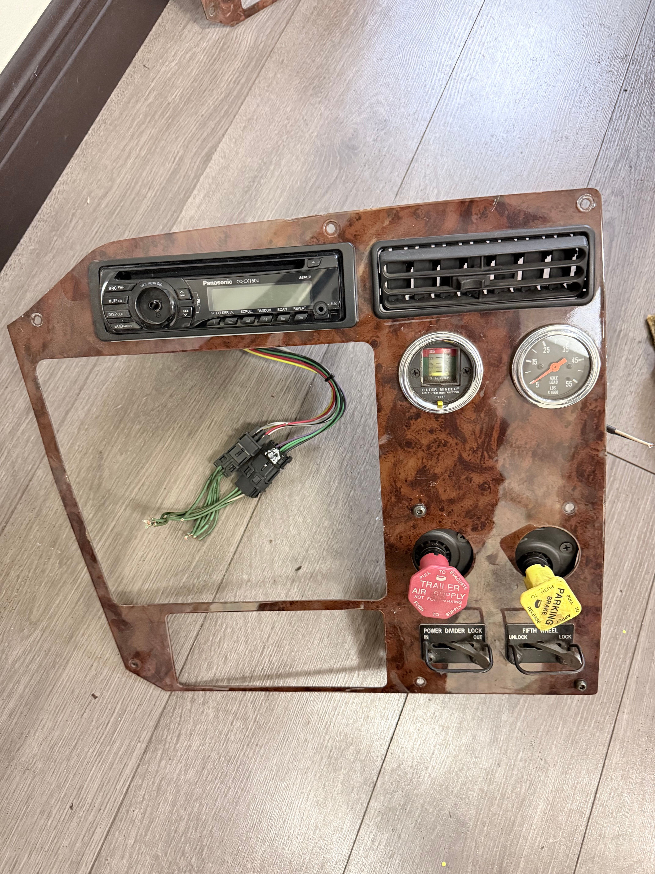 International Dash Control Panel Woodgrain w/ Panasonic CQ-CQ160U Radio Air Brak