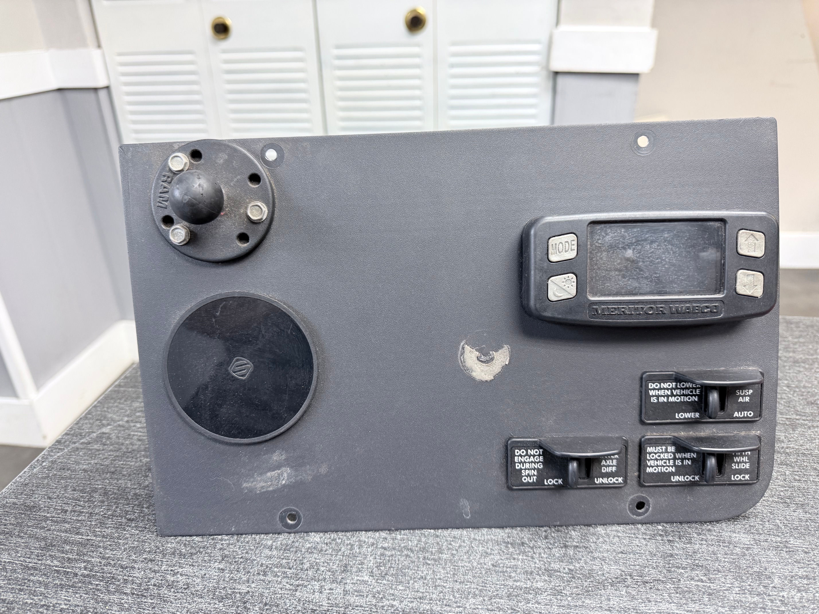Freightliner Cascadia Dash Switch Panel Air Suspension WABCO Display LHD Used