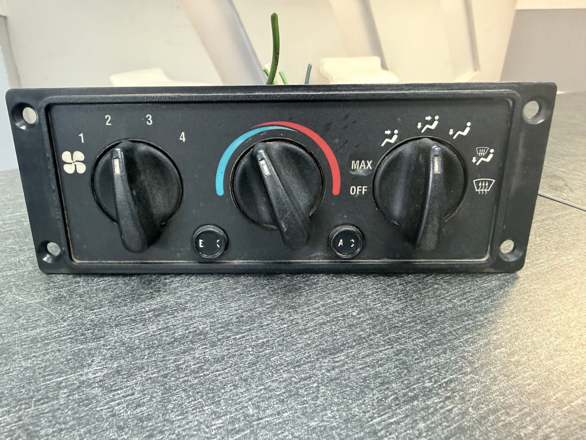 INTER 9200 9400 9900 Bergstrom Heater A/C Climate Control Panel 748030 3518703C9