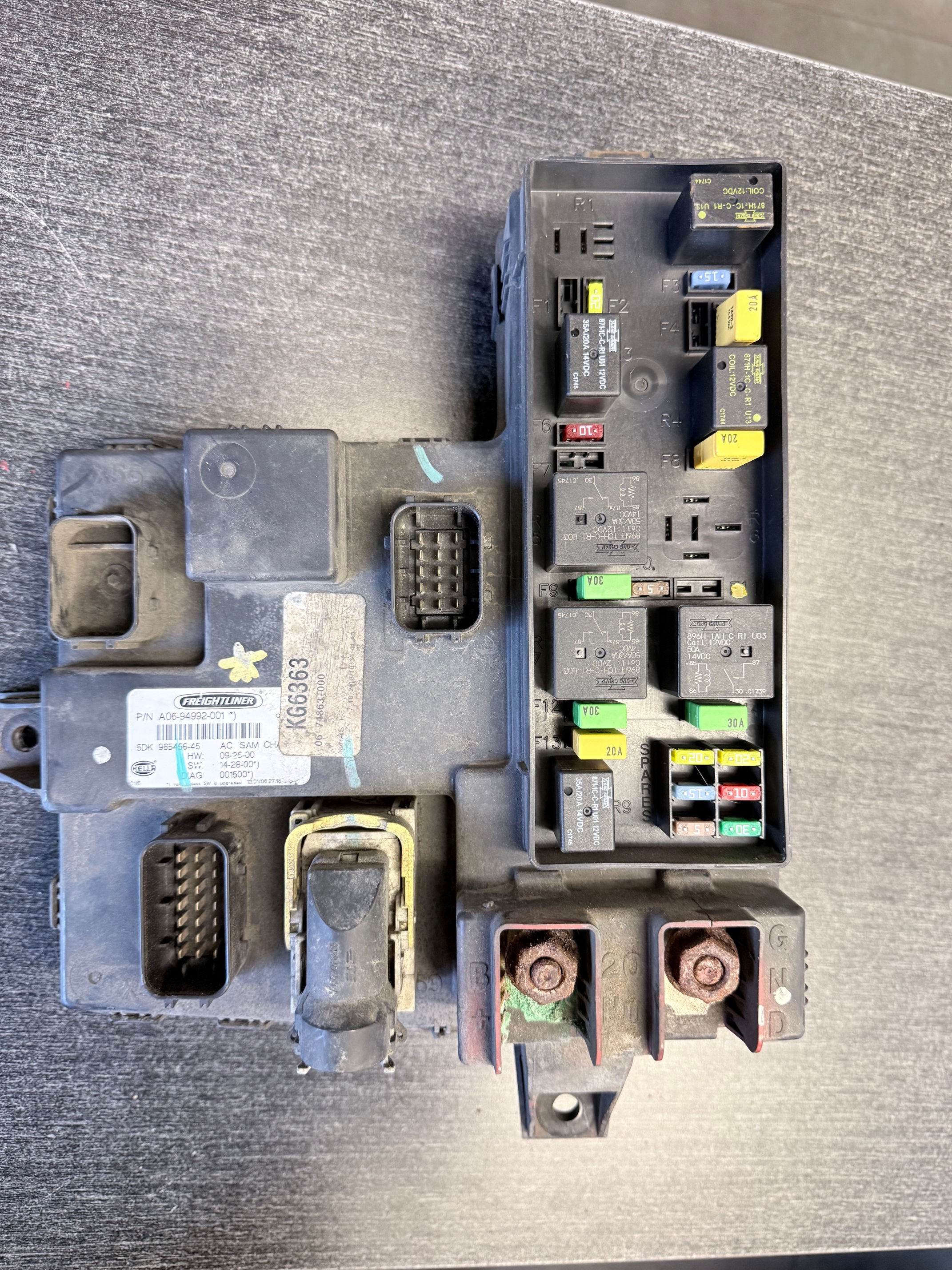 Freightliner Cascadia Fuse Relay Box SAM Chassis Module A06-94992-001 OEM