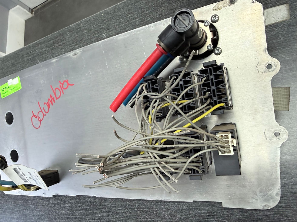 Thumbnail: Freightliner Columbia Driver Dash Switch Panel Trailer Brake 10 Speed OEM Used