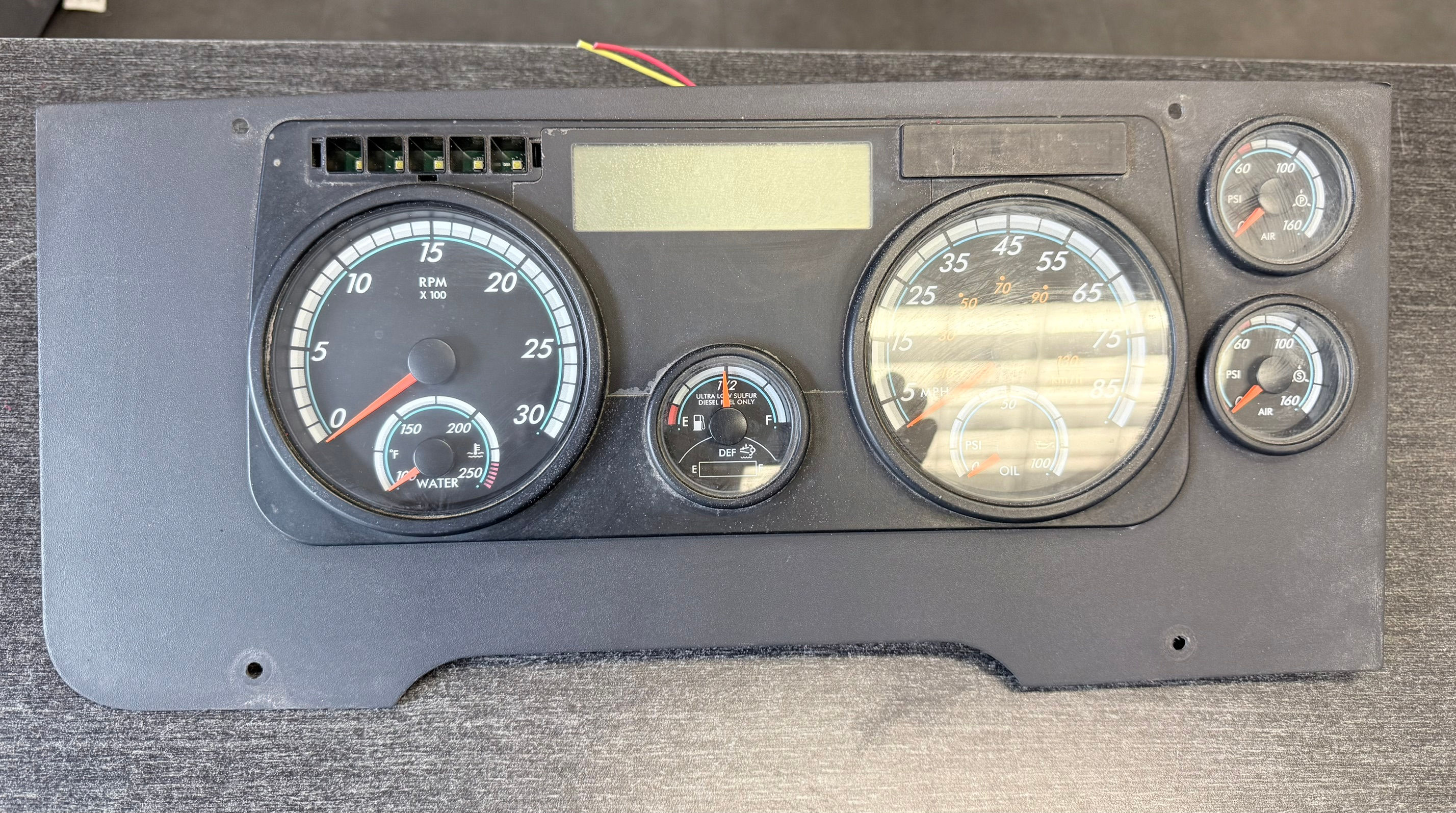 Freightliner Cascadia Instrument Cluster Gauge Panel A06-84379-001 OEM Used