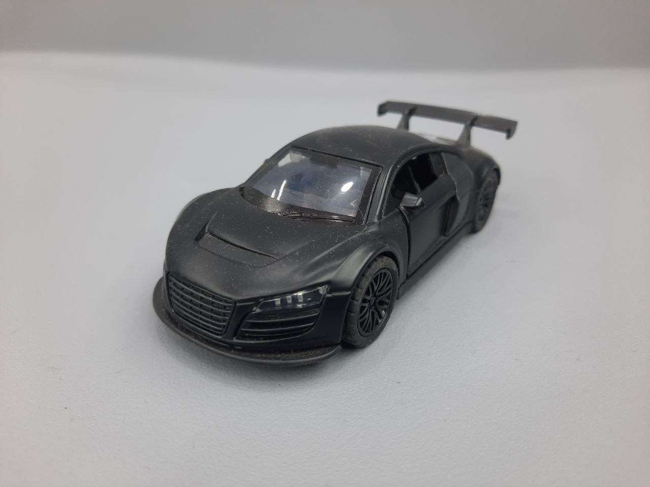 Մետաղյա մեքենա Audi R8 LMS սև