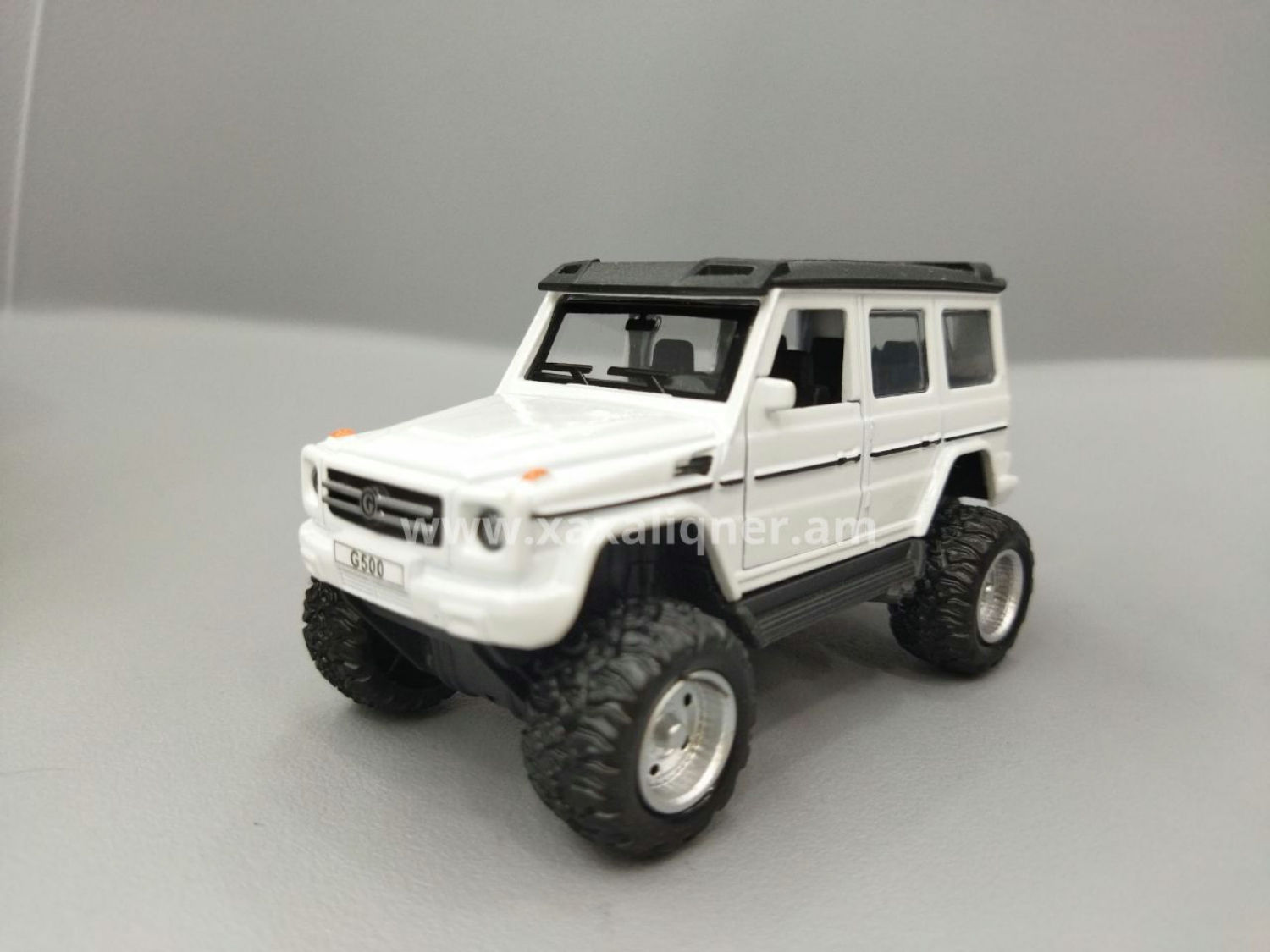 Մետաղյա մերսեդես Բրաբուս մեծ անիվներով սպիտակ Mersedes G500