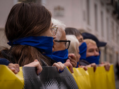 Si es usted periodista, deje la cámara en consigna.