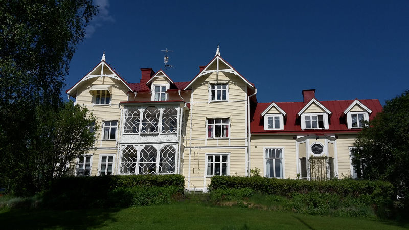Framsida stora huset_edited.jpg